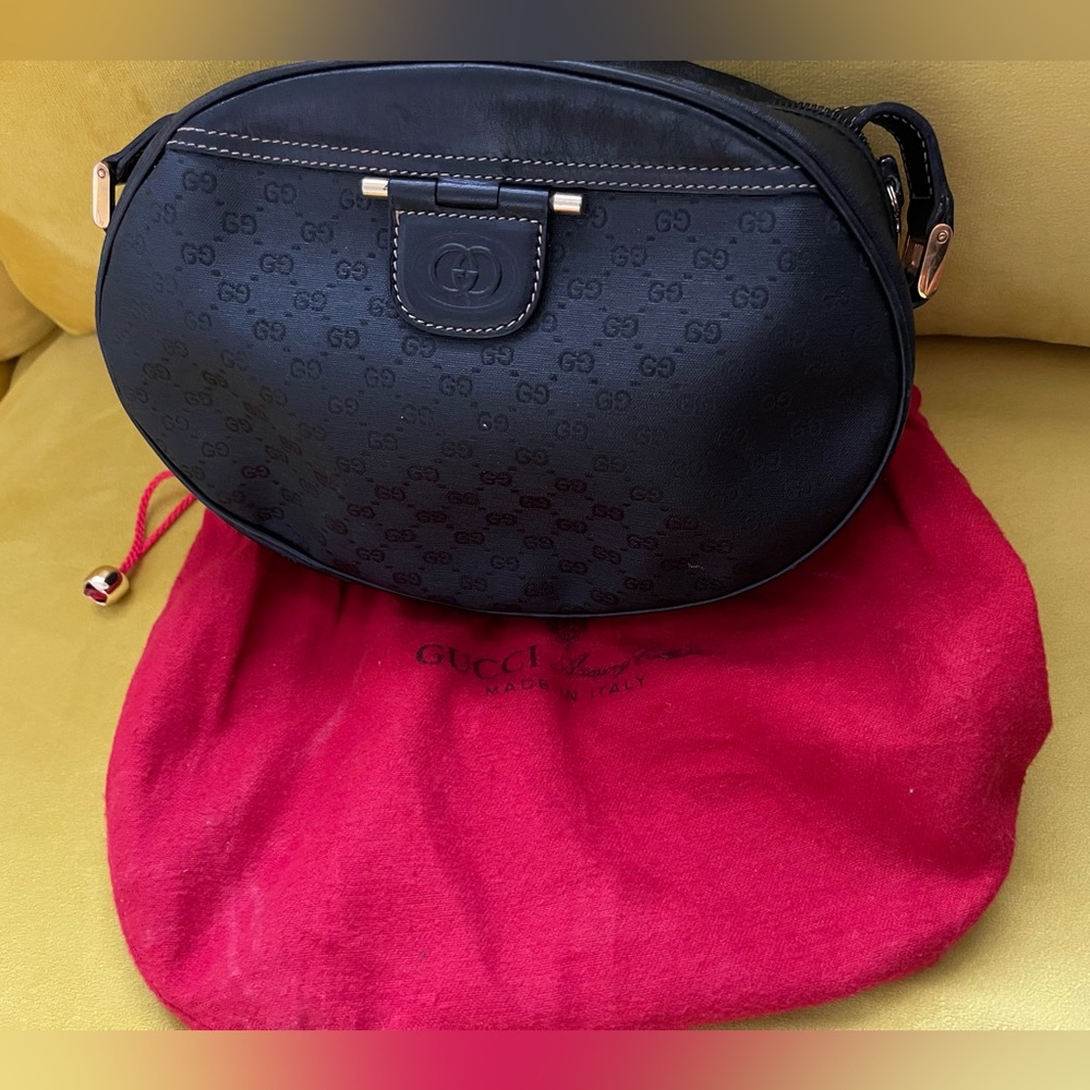 Authentic Crossbody Gucci!